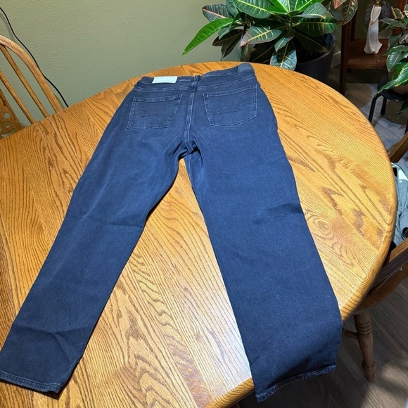 American Eagle Mom Jean Distressed Knee Size 10 Short - Picture 5 of 7